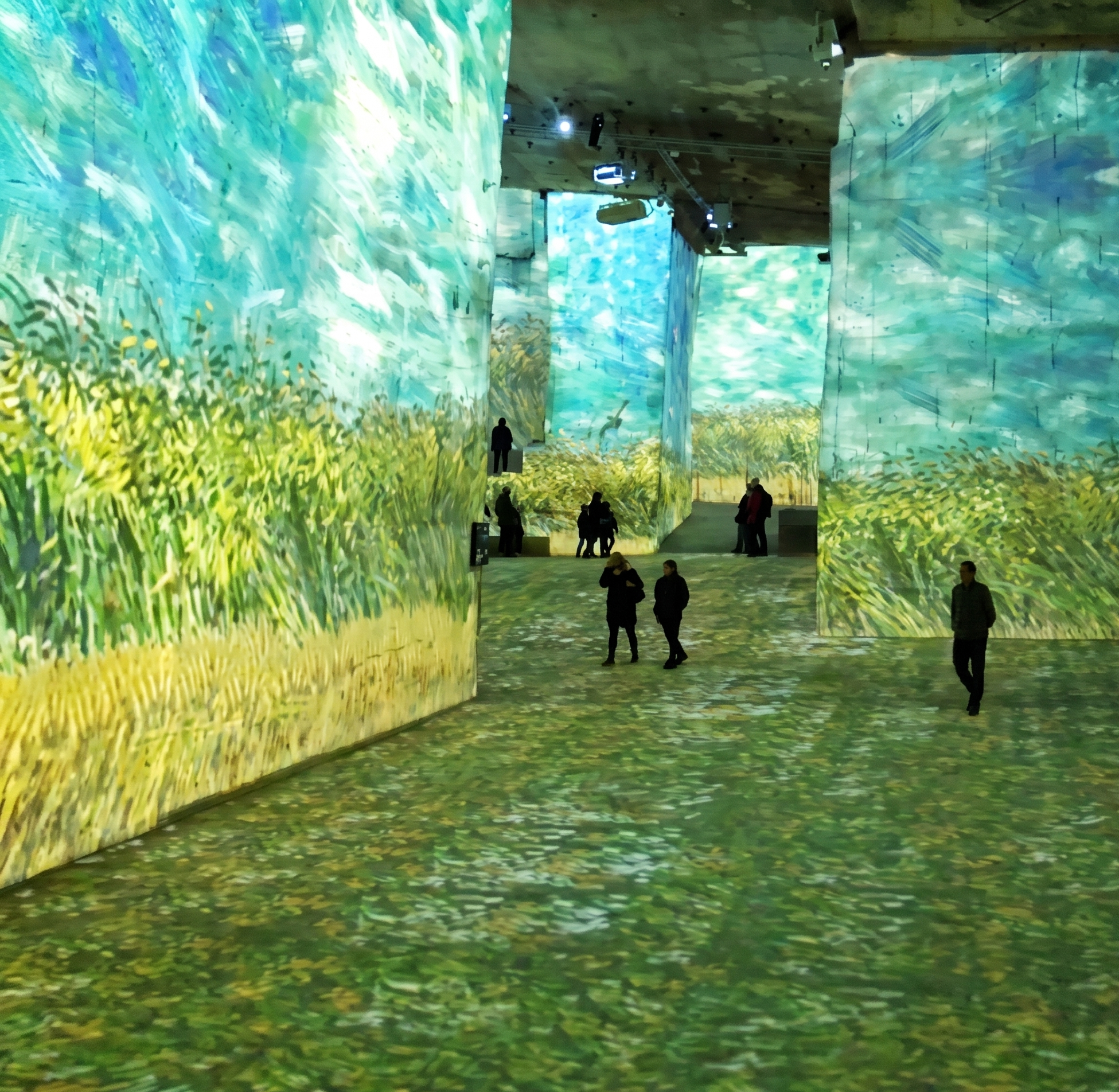 Immersive visual gallery experience